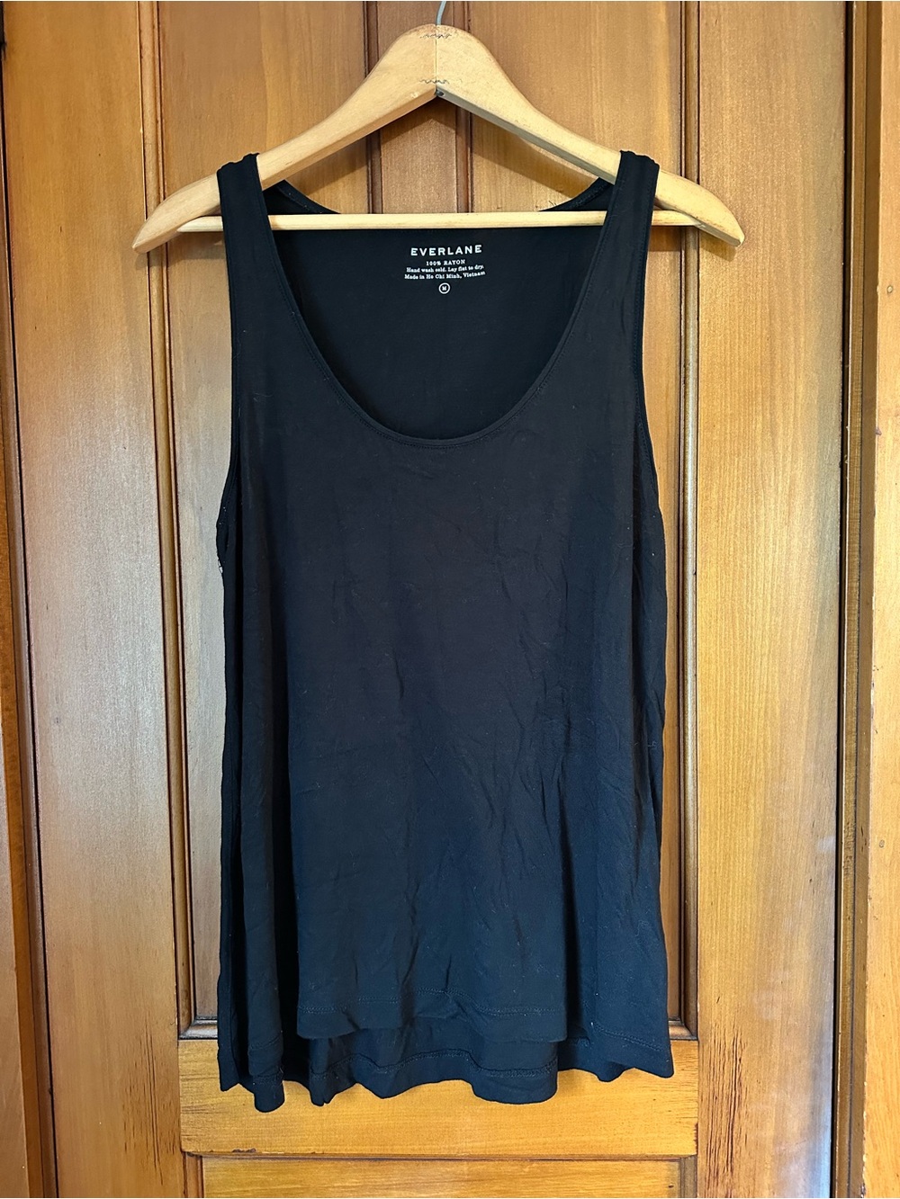 Everlane Black Scoop Neck Tank Top - Classic Ribbed Silhouette